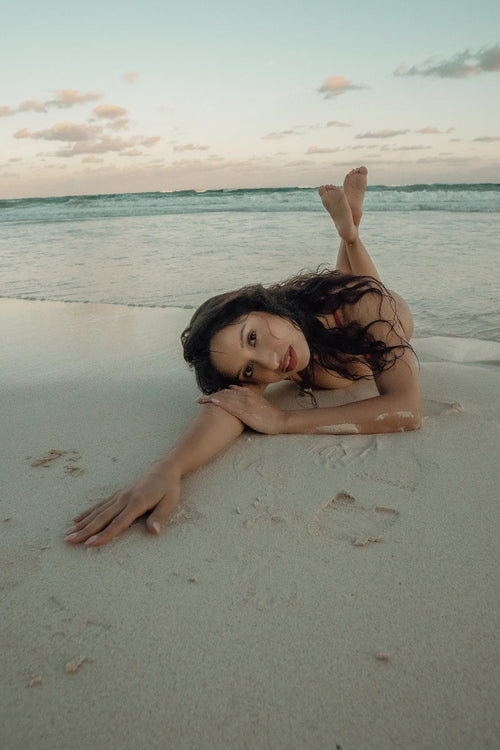 Sexy beach photoshoot in Tulum for solo women
